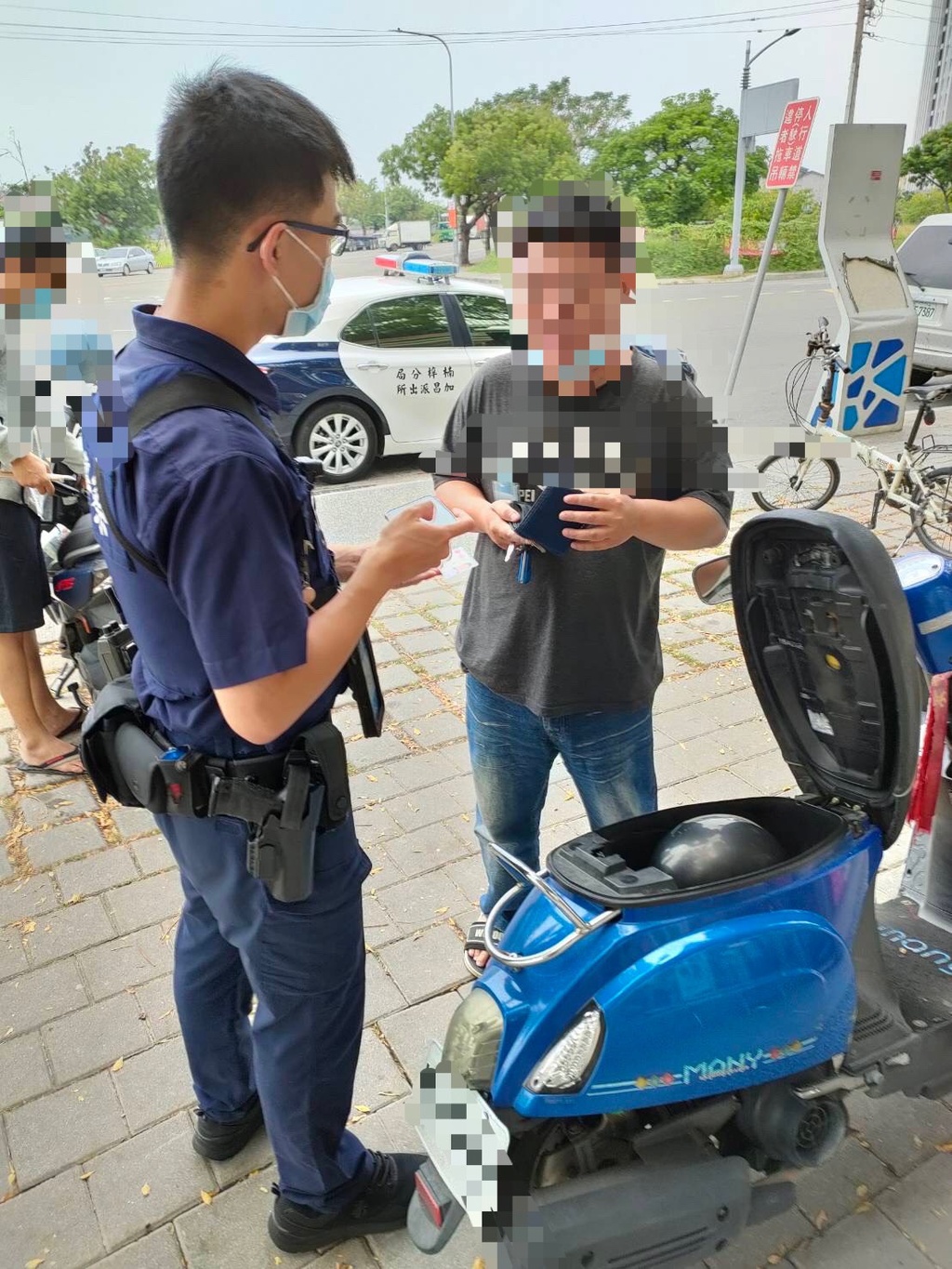 迷糊車主三沒 鑰匙沒拔 置物箱沒鎖 皮包沒拿！ Etenews