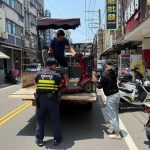 【老翁看診迷航　梓官警攜手「在地神隊友」暖心護送人車返家】